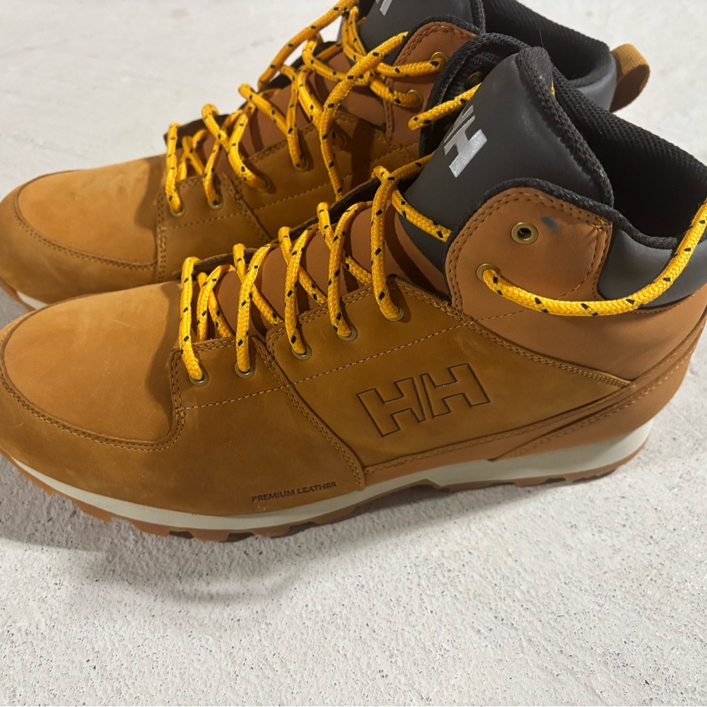 Helly Hansen Men's Tan Leather Boots with Yellow Laces